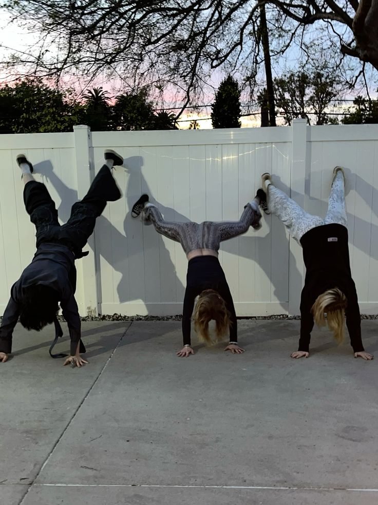 Nhóm mình mà chụp ảnh là không thể đoán trước