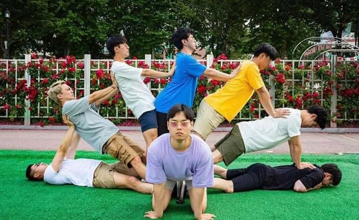 Cười nhiều hơn số lần bấm máy