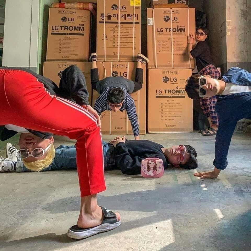 Nhóm bạn thân nhí nhố