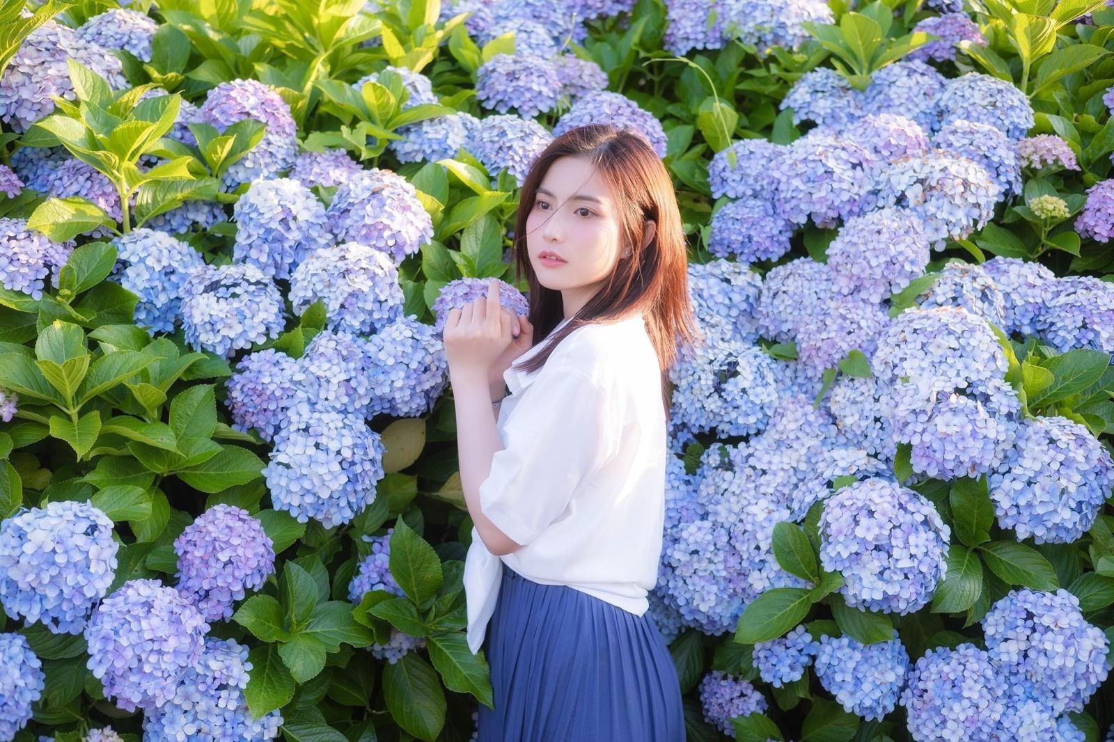 chụp ảnh với vườn hoa