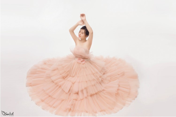 Chụp ảnh bầu nghệ thuật với váy xòe