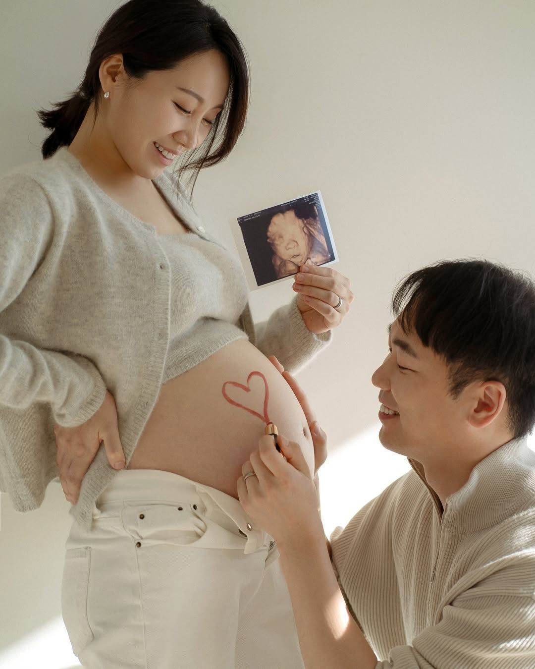 Ảnh bầu cute giúp mẹ lưu giữ nụ cười hạnh phúc