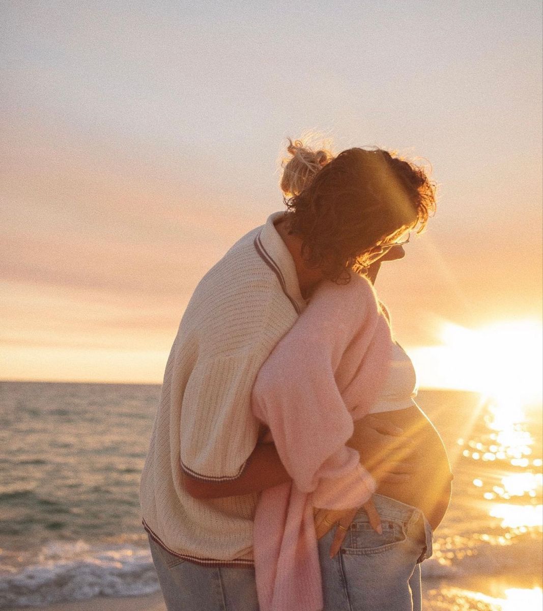 Khoảnh khắc mẹ bầu hạnh phúc được lưu giữ trong ảnh