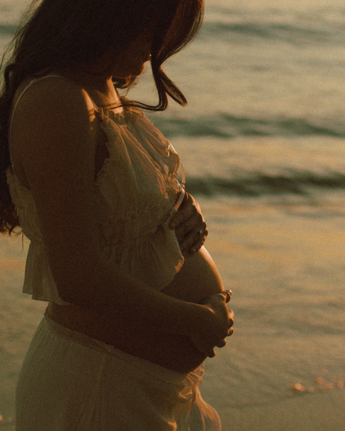 Bộ ảnh bầu gia đình lưu giữ tình yêu thương ngọt ngào