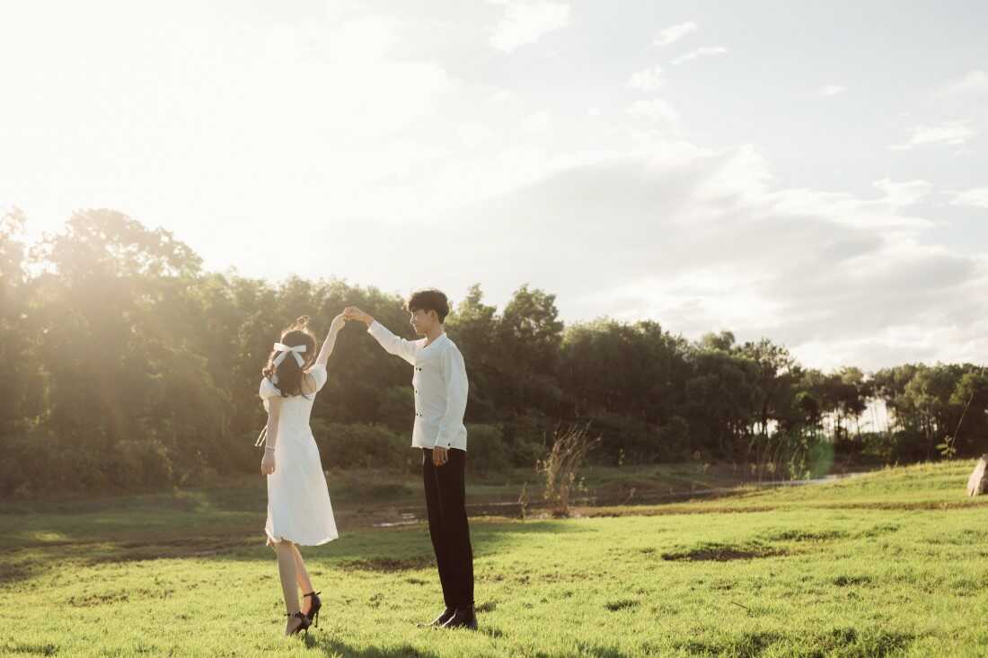 Chụp ảnh khiêu vũ trên đỉnh núi