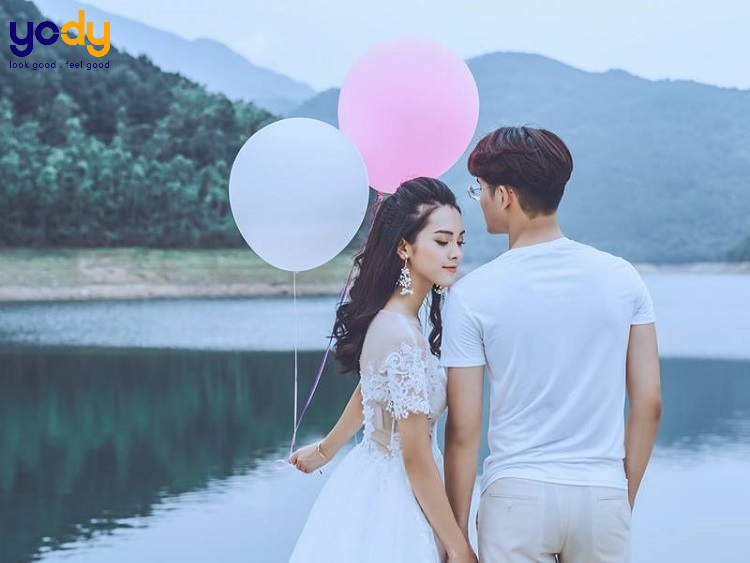 Kiểu chụp tựa vài vào người tình bí mật