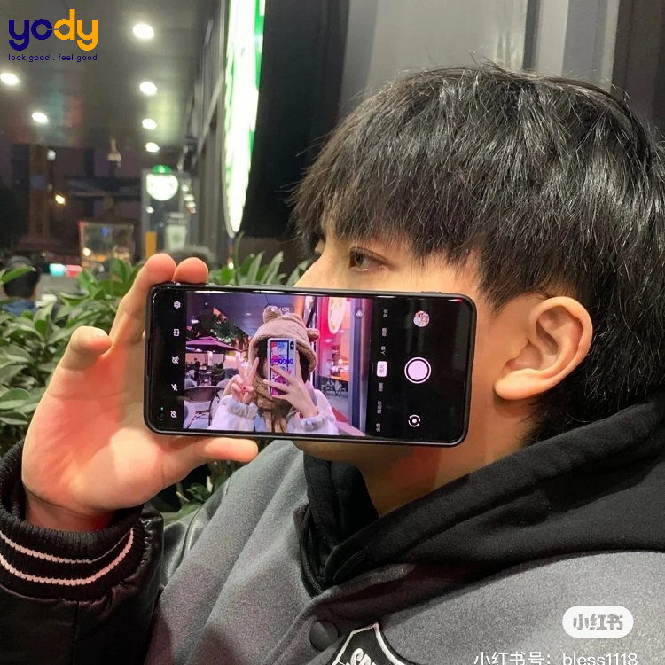 Chụp ảnh lãng mạn cùng người yêu giấu mặt