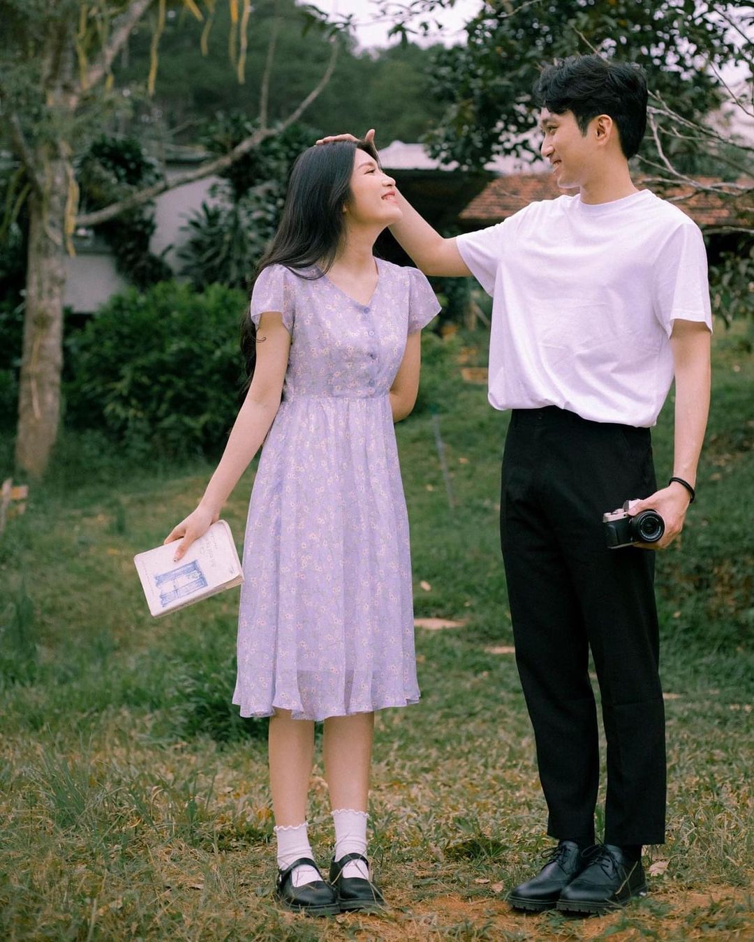 Đo chiều cao nhìn nhau cười