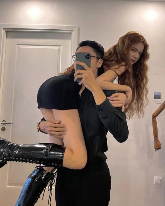 Chụp ảnh bế người yêu ở Đà Lạt