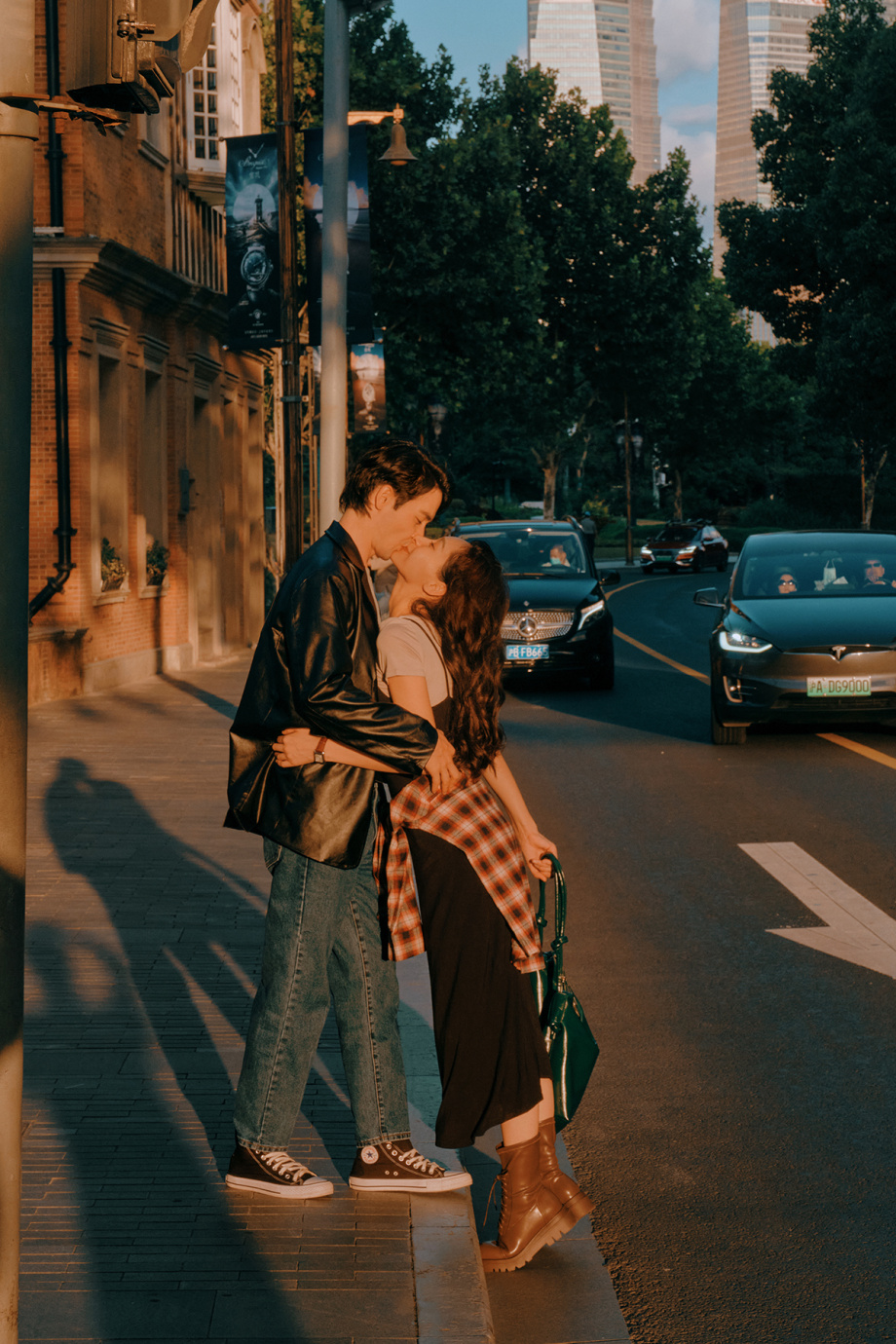 Chụp ảnh nắm tay tình cảm