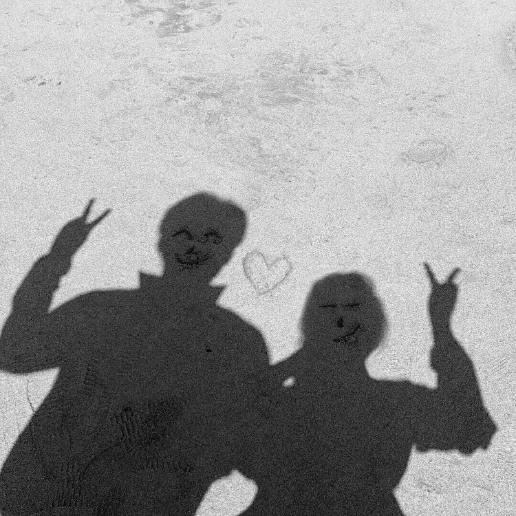 Chụp ảnh giấu mặt tạo nên sự gần gũi tinh tế của cặp đôi