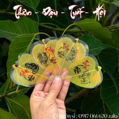 Lá Bồ Đề Phật Giáo Mang Hình Ảnh 12 Con Giáp Việt Nam