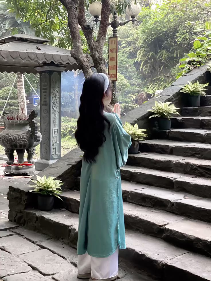 Ảnh đi chùa gợi nhắc cảm xúc tĩnh lặng