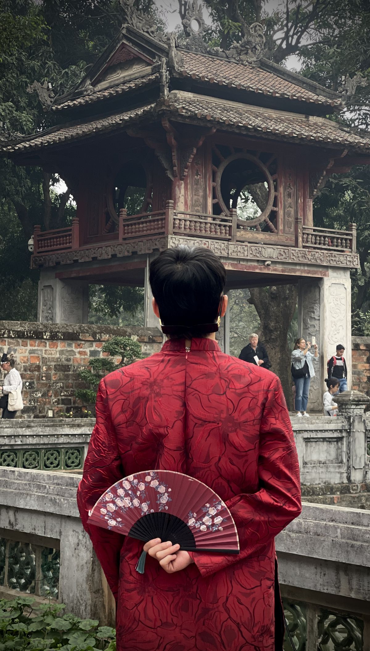 Ảnh đi chùa làm tâm hồn thêm phần lắng đọng