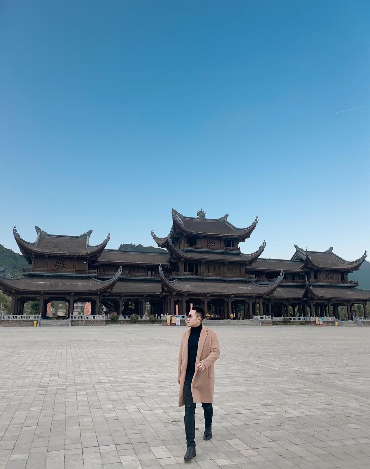 Chụp ảnh ở chùa khắc họa nét đẹp yên ả