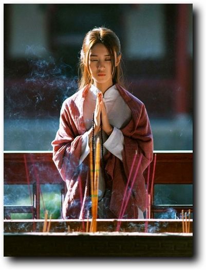 Những bức ảnh đi chùa mang ý nghĩa bình yên