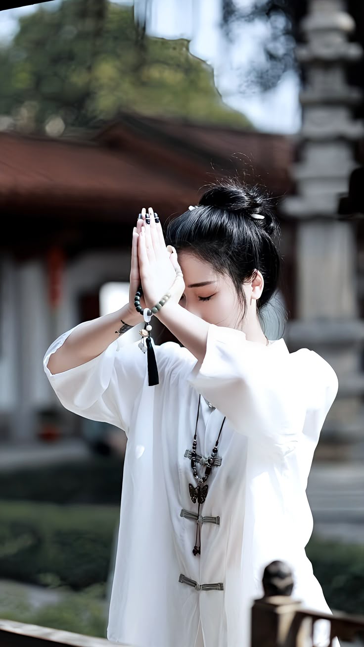 Chụp ảnh ở chùa với không gian linh thiêng