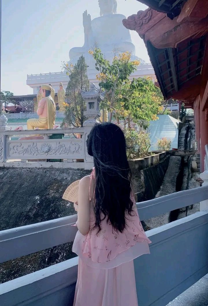 Lưu giữ hình ảnh đi chùa trong từng chuyến đi