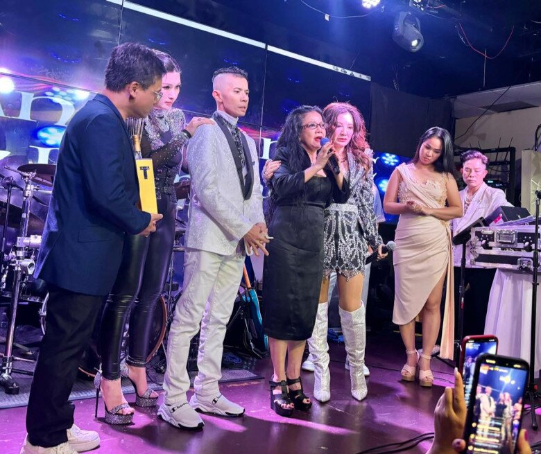 Kasim Hoàng Vũ nhập viện cấp cứu vì đau đớn không chịu nổi, hình ảnh tiều tụy nằm trên giường bệnh gây xót xa