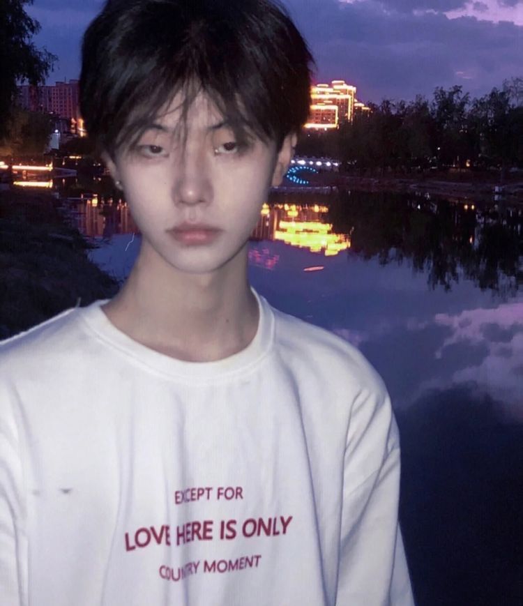 Bộ ảnh trai đẹp 17 tuổi luôn xuất hiện trong nhiều bộ sưu tập ảnh học đường hot nhất