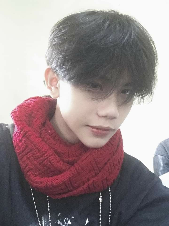 Bộ ảnh trai đẹp 17 tuổi Việt Nam ngày càng được nhắc đến nhiều trong các nhóm online