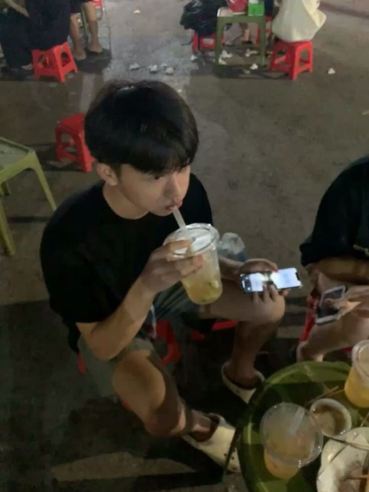 Ảnh con trai 17 tuổi giản dị nhưng lại đủ để khiến nhiều người cảm thấy yêu thích