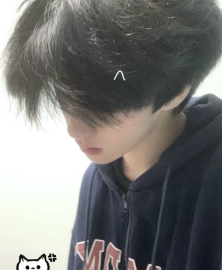 Những bức ảnh trai 17 tuổi Việt Nam xuất hiện nhiều trong các nhóm chia sẻ trực tuyến