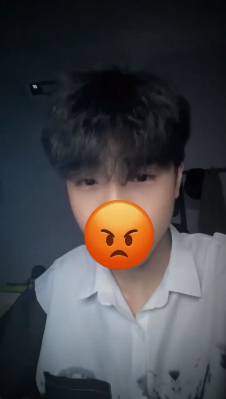 Bộ ảnh trai đẹp 17 tuổi Việt Nam nhanh chóng lan tỏa nhờ sức hút tuổi trẻ ngây thơ