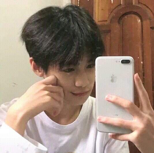 Ảnh con trai 18 tuổi mang đến sự mới mẻ giúp cộng đồng mạng hứng thú chia sẻ liên tục