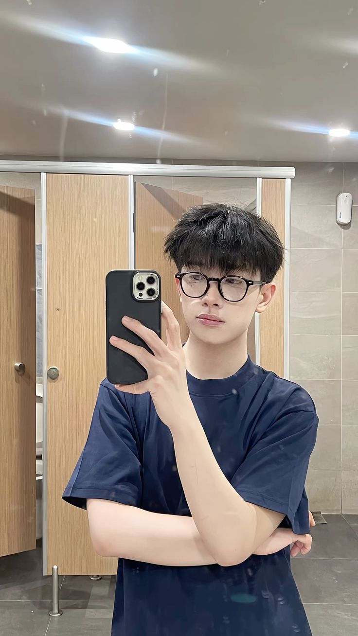 Bộ ảnh trai đẹp 18 tuổi gây ấn tượng với cộng đồng mạng nhờ sự gần gũi tự nhiên