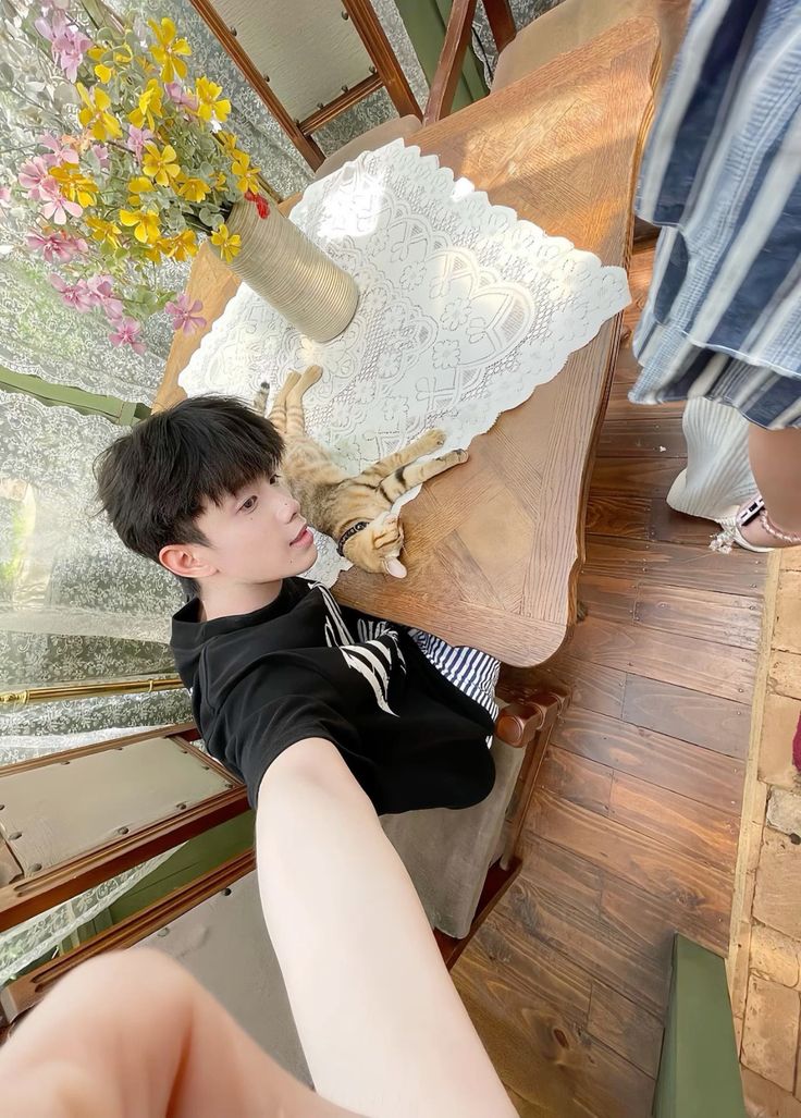 Hình ảnh trai đẹp Việt Nam 18 tuổi được tìm kiếm nhiều bởi vẻ ngoài giản dị đáng yêu