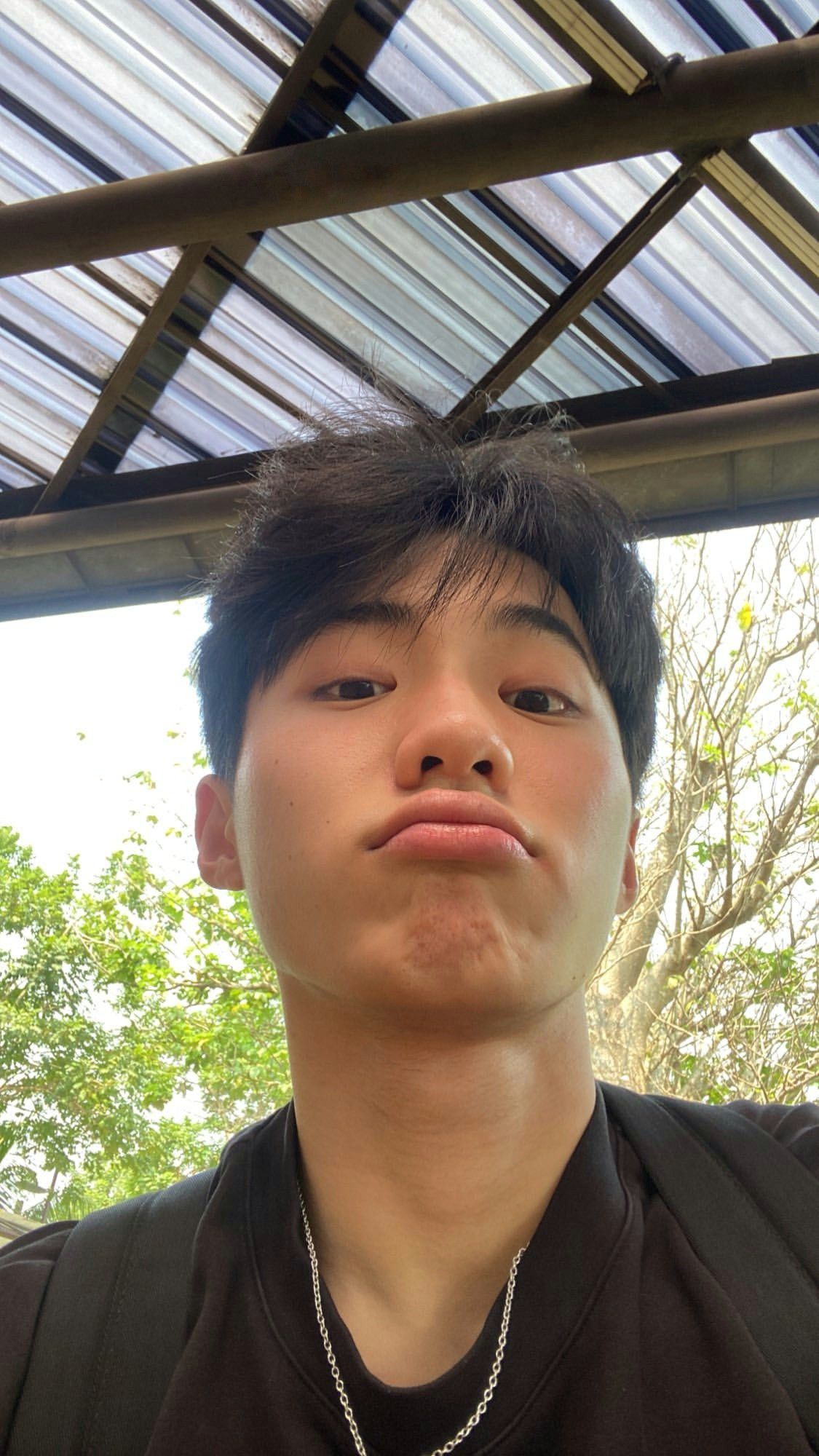 Ảnh con trai 18 tuổi tạo sự quan tâm lớn nhờ nét trẻ trung tự nhiên dễ gần dễ mến