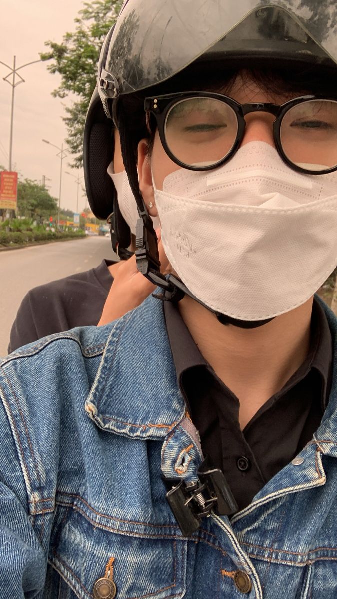 Ảnh trai 18 tuổi che mặt