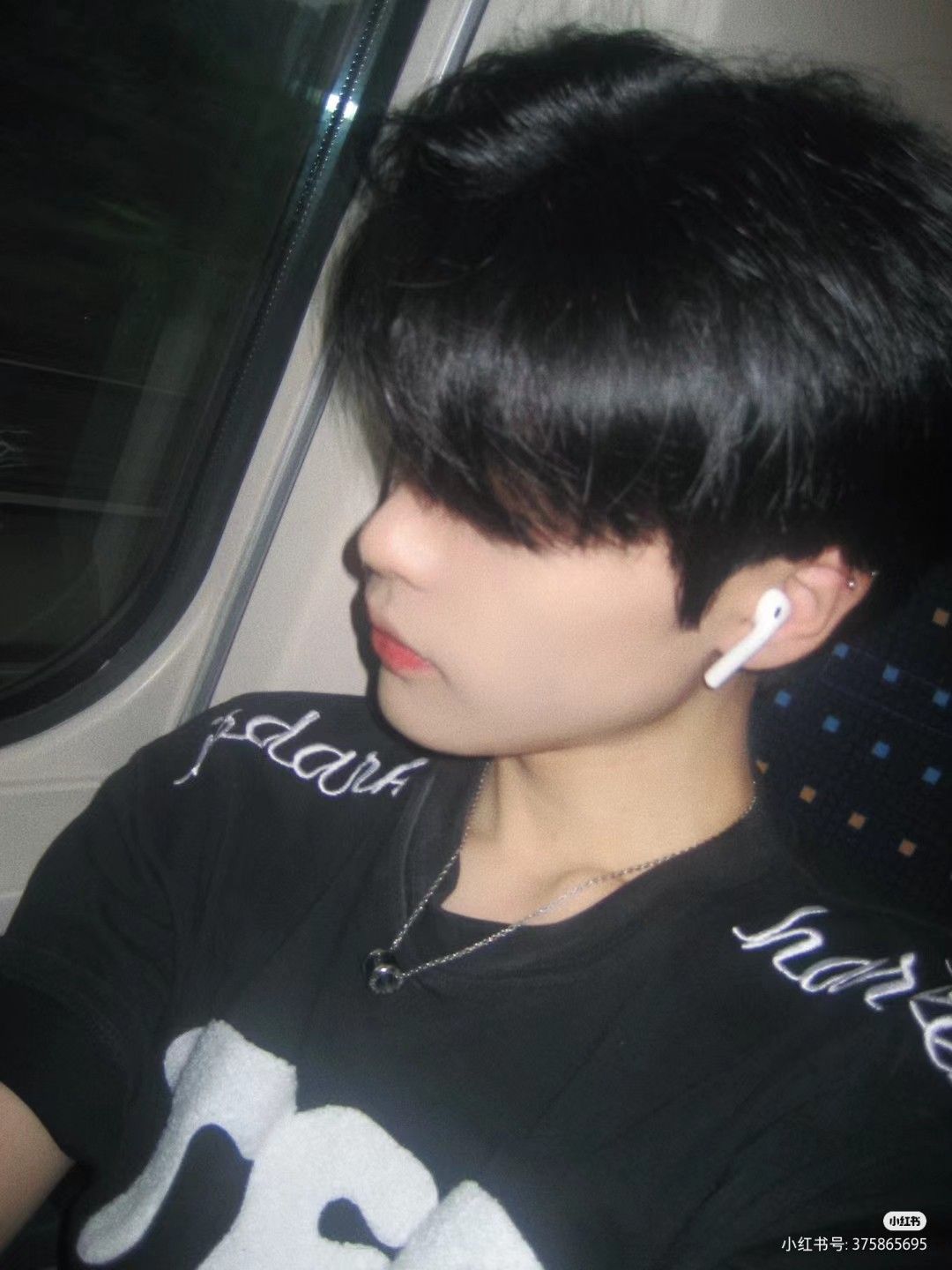 Bộ ảnh trai đẹp 18 tuổi Việt Nam nhanh chóng thu hút sự chú ý từ đông đảo cộng đồng mạng