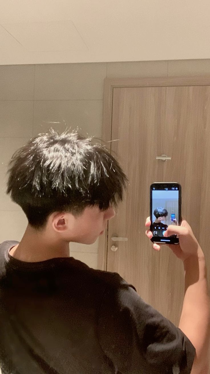 Hình ảnh con trai 18 tuổi