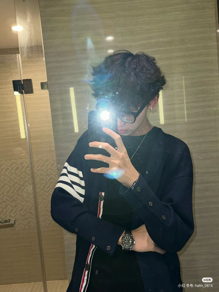 Hình ảnh trai 18 tuổi Việt Nam thường xuất hiện trong nhiều bộ sưu tập ảnh hot online