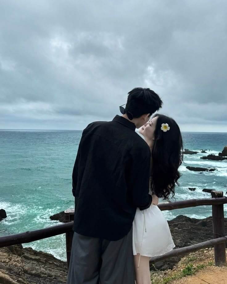 Tư Thế Tạo Dáng Đẹp Khi Chụp Ảnh Từ Phía Sau - Chụp cùng người khác