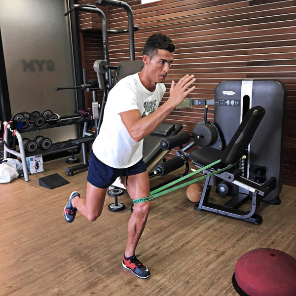 Cristiano Ronaldo - Hành trình chàng trai nghèo ốm yếu đến siêu sao có thân hình nóng bỏng bậc nhất