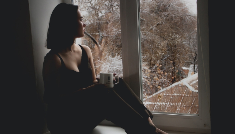 Hình nền cô gái buồn