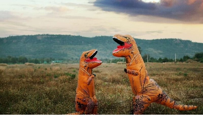 ảnh nền khủng long đôi hóa trang