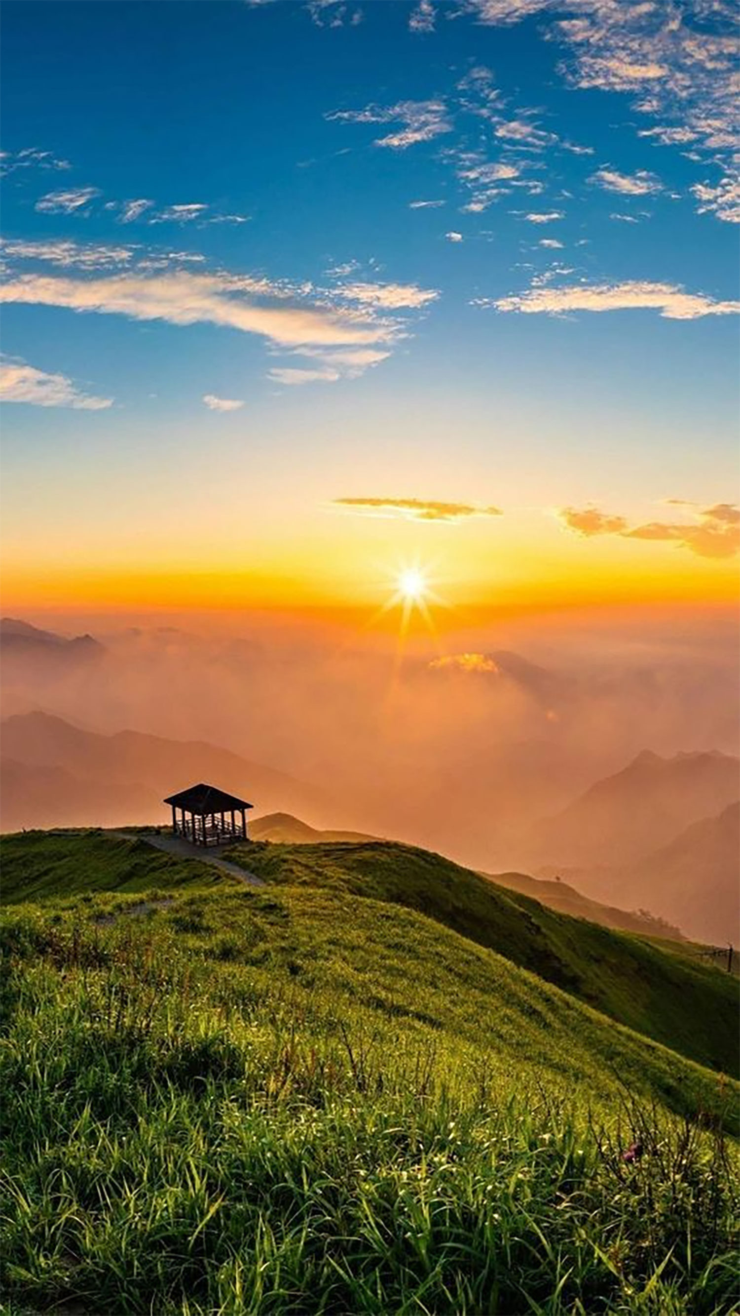 hinh-nen-hoang-hon-tren-nui-chat-luong-cao