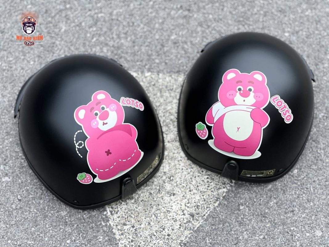 Mũ Bảo Hiểm Nửa Đầu Kính Phi Công HR1 Cute – Gấu Dâu