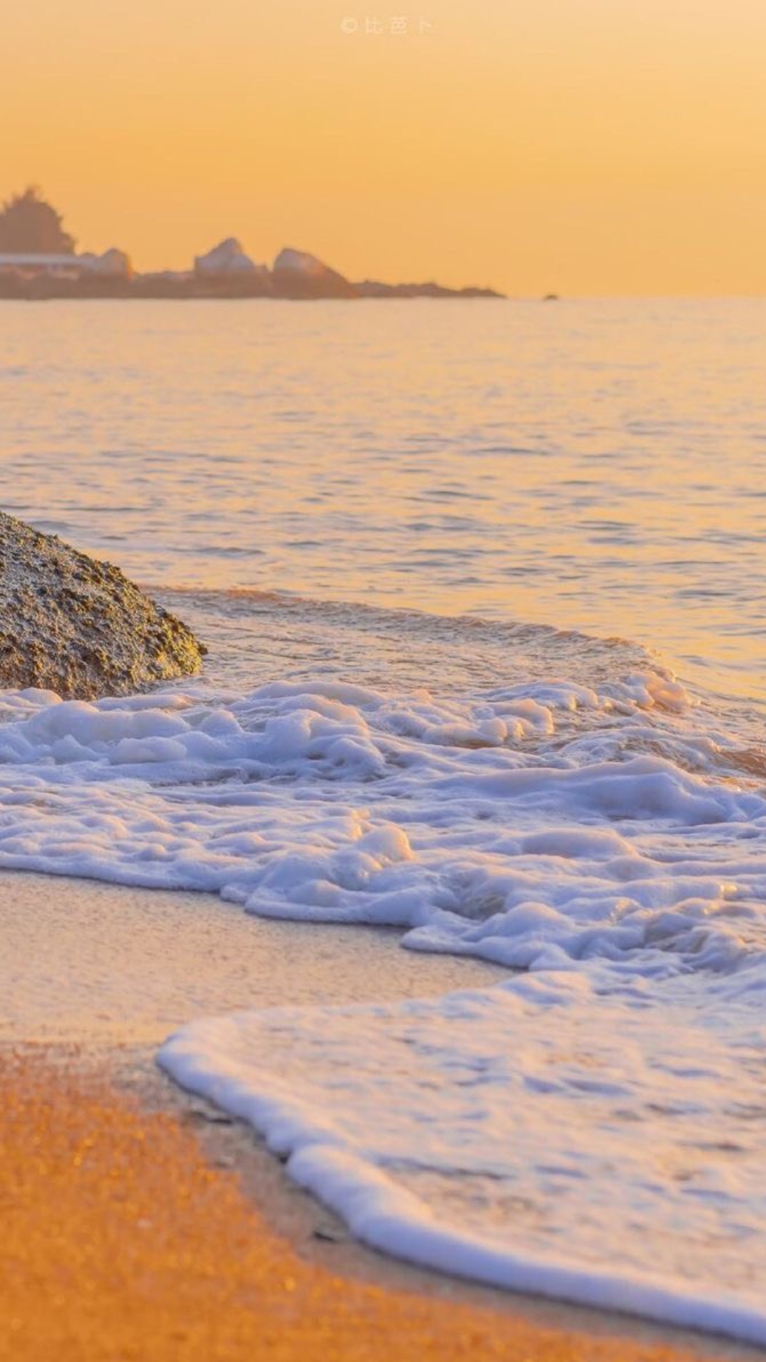 hình nền iphone 15 pro max vàng