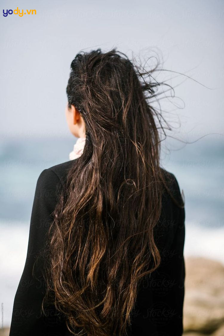 ảnh cô gái quay lưng