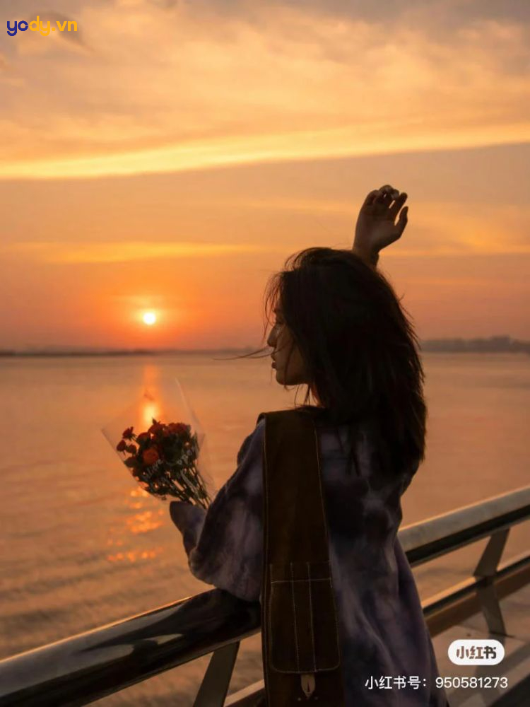 ảnh cô gái quay lưng