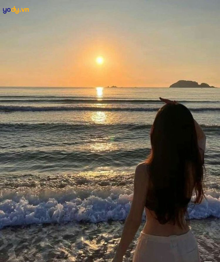 ảnh cô gái quay lưng