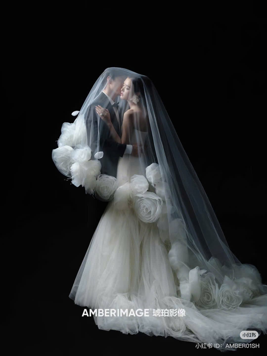 ảnh cô dâu chụp sau lưng