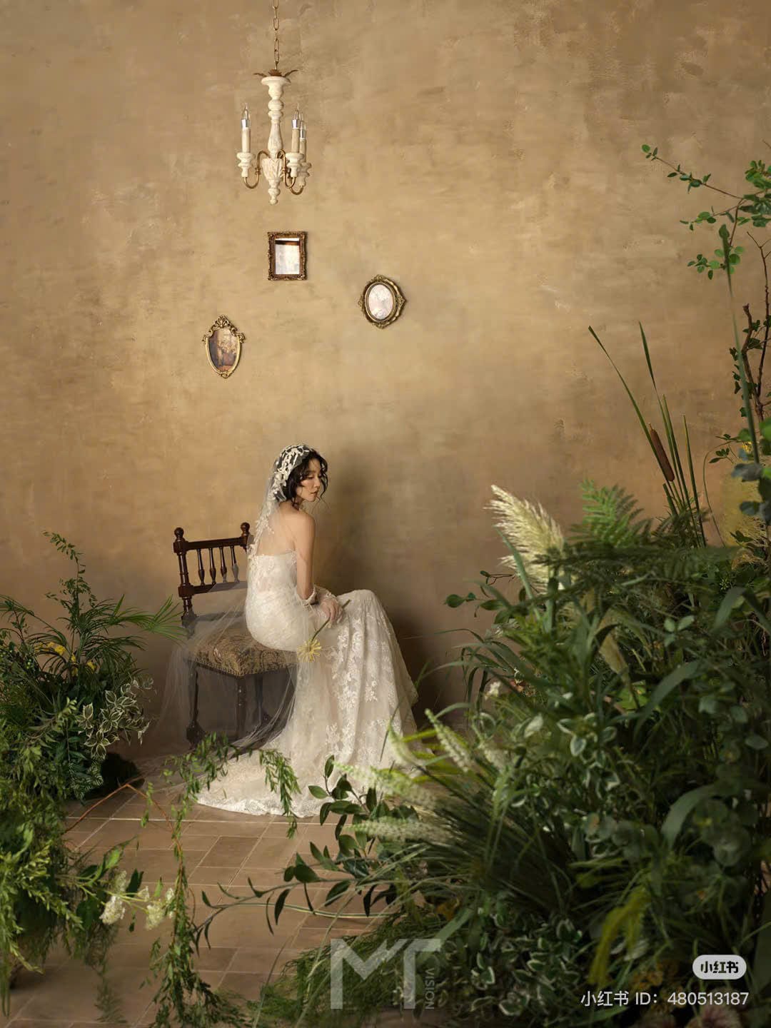 ảnh cô dâu chụp sau lưng