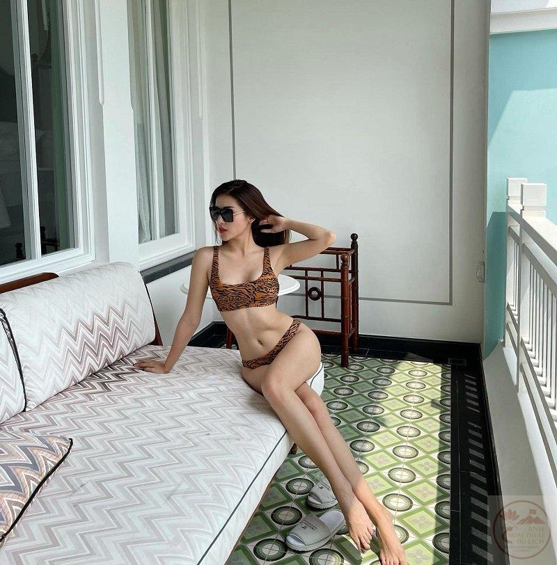 Huyền My bikini chân dài