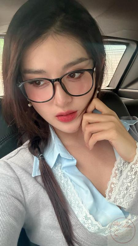 Huyền My bikini